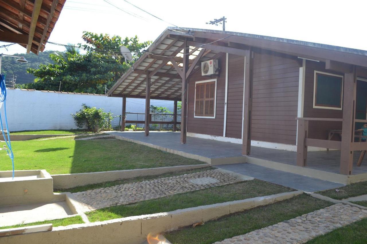 0006.06 -Maranduba - Chale -2 Dorm - 8 Pess - 3 Quadras Do Mar - Piscina Coletiva - Wifi Churrasqueira,Ar Condicionado Ubatuba Esterno foto